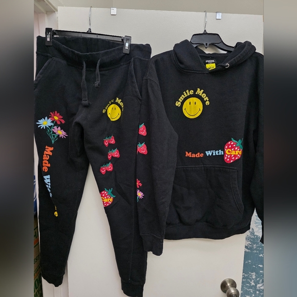 RSQ x Smiley Smile More Made With Care Hoodie and Pants Set Size Medium - Picture 6 of 9